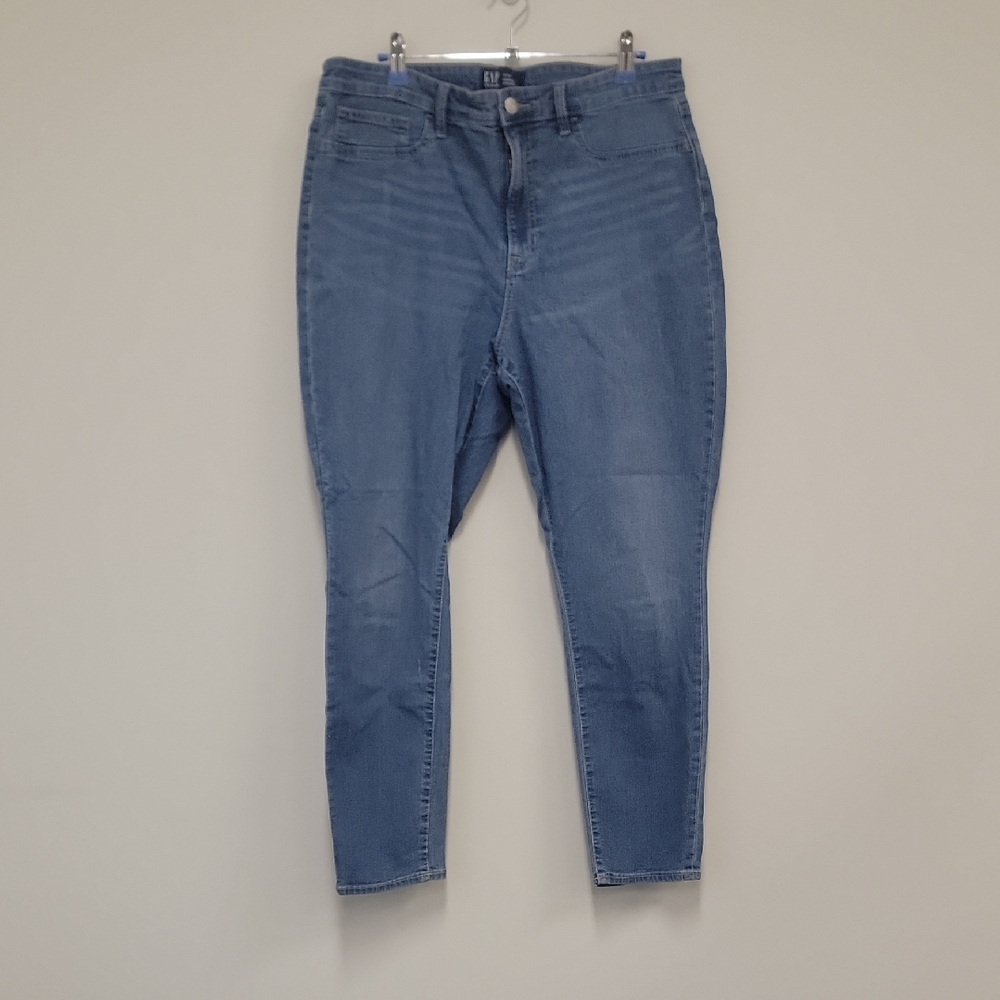 GAP Women's Light Blue Ankle Jeans